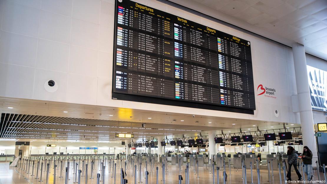 Belgjikë 2025 | Aeroporti i zbrazur me tabelën për anulimin e fluturimeve Belgjikë 2025 | Aeroporti i zbrazur me tabelën për anulimin e fluturimeve