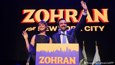 Nach Auszählung fast aller Stimmen bei der Bürgermeisterwahl in New York liegt der linke Demokrat Zohran Mamdani uneinholbar vorn