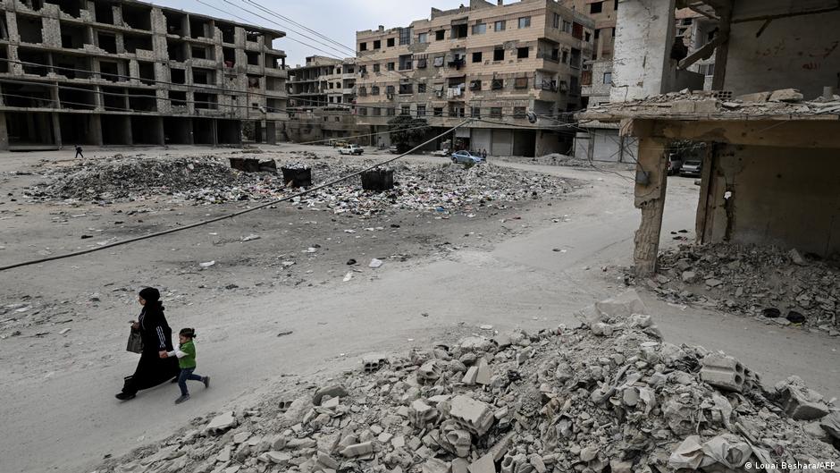 «Οι ίδιοι οι Σύροι να ανοικοδομήσουν τη Συρία» «Οι ίδιοι οι Σύροι να ανοικοδομήσουν τη Συρία»