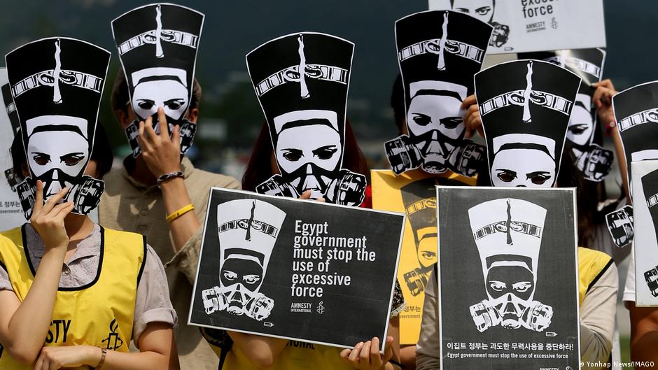 Nefretiti sa gas-maskom postala je simbol Arapskog proleća.