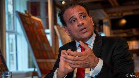 محمد مقیمی، وکیل پایه یک دادگستری، کارشناس ارشد حقوق بشر و کنشگر مدنی و پژوهشگر