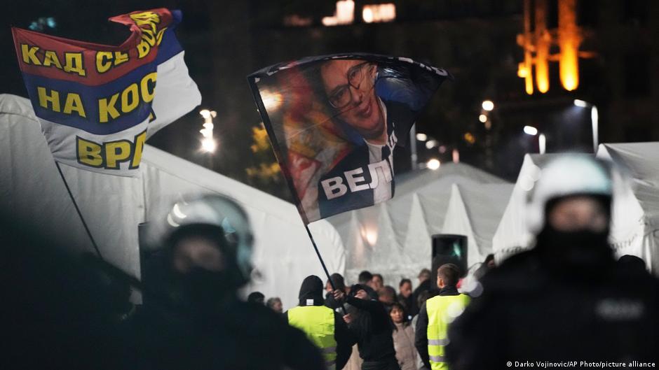 Novinari su i na meti pristalica režima i na meti policije