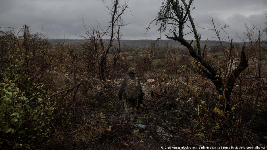 Ukraine: South Africa probes how 17 citizens lured to fight  DW  11/06/2025