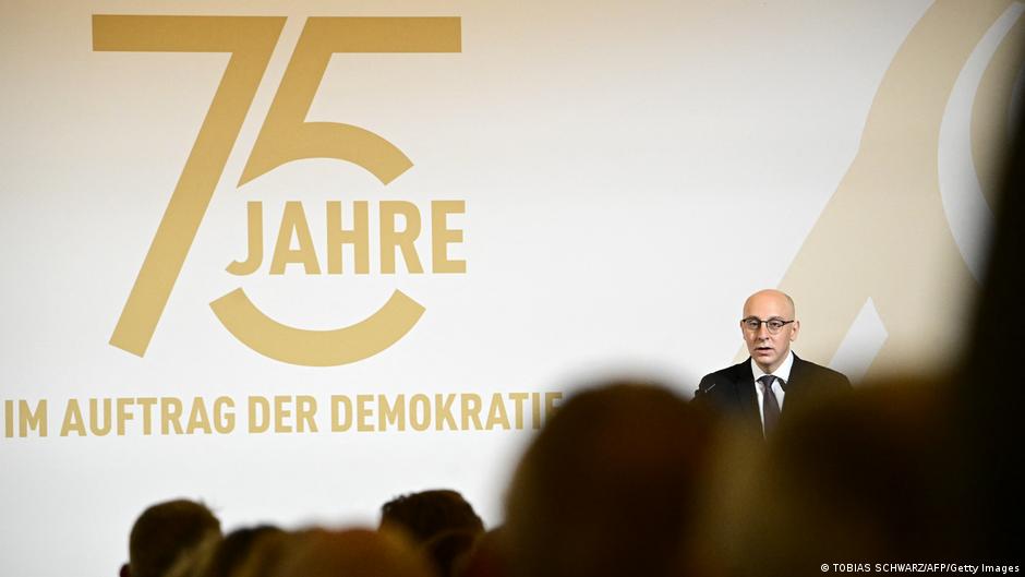 Sinan Selen je predsednik Savezne službe za zaštitu ustava (BfV) od septembra 2025. godine, a svoj prvi veliki govor održao je na ceremoniji povodom 75. godišnjice te agencije