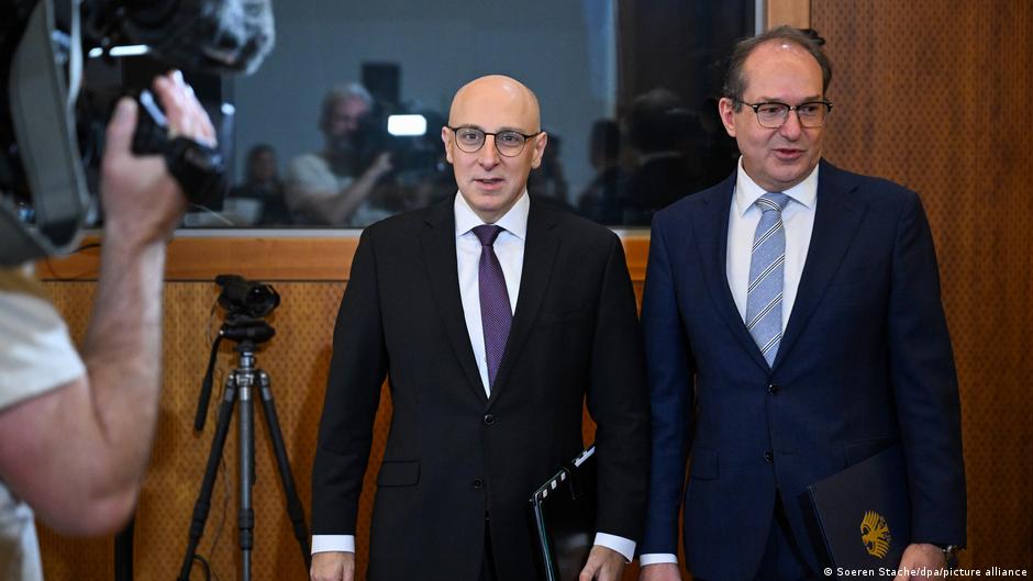 SinanSelen, predsednik BfV i savezni ministar unutrašnjih poslova Aleksander Dobrint na svečanosti u Berlinu