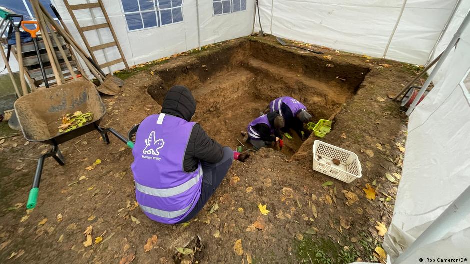 Czechs begin exhumation of notorious mass grave site DW 11/06/2025