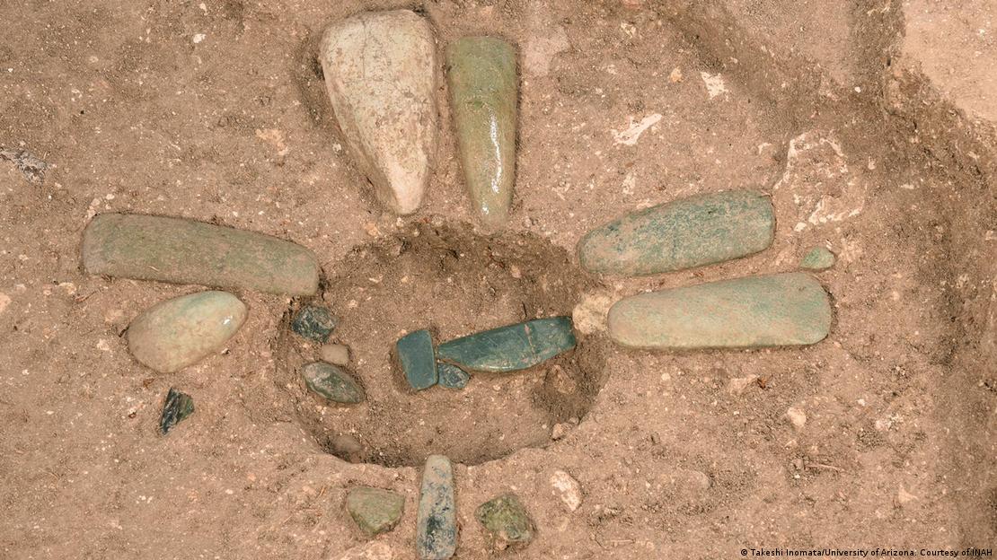 Los adornos de jade salieron a la luz conforme proliferaban las excavaciones. 