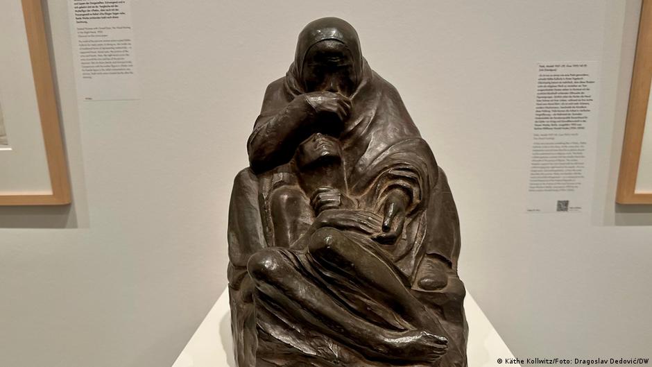 "Majka sa mrtvim sinom", skulptura Kete Kolvic iz 1937.