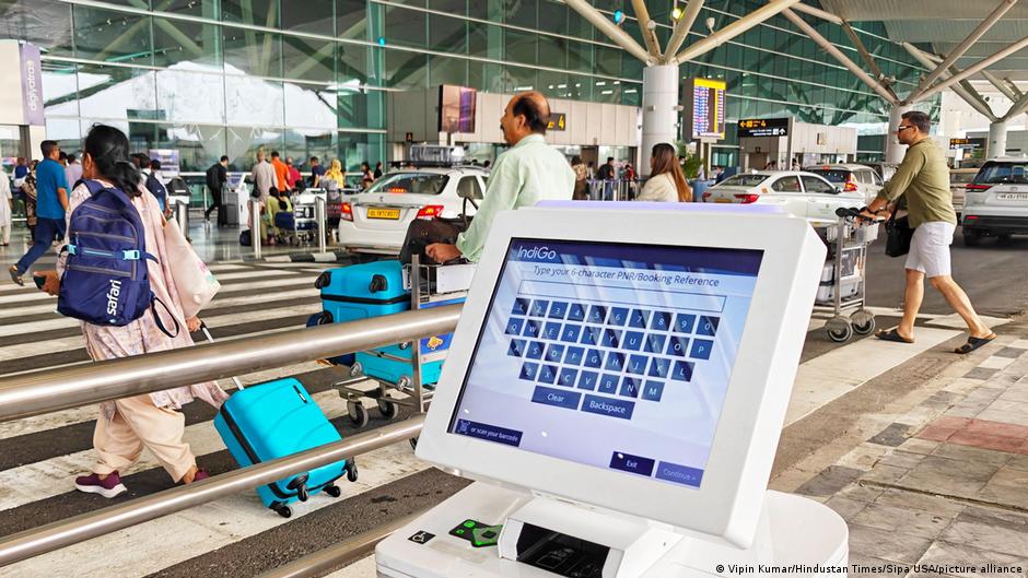 Flights delays at Delhi airport over 'technical issue'