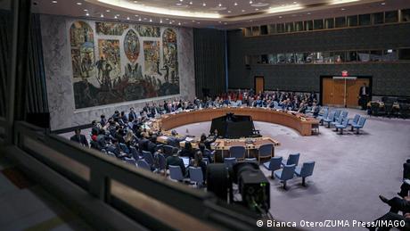 Der UN-Sicherheitsrat streicht die Sanktionen gegen Syriens Übergangspräsidenten und Innenminister.