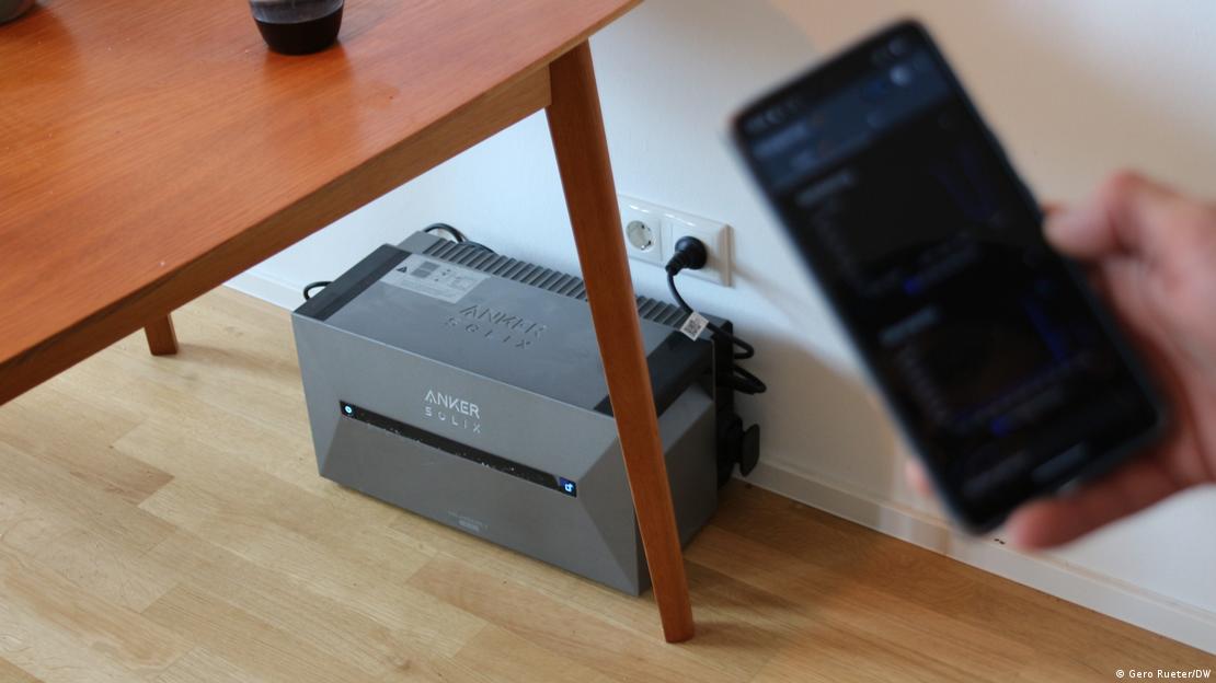 Unidade de armazenamento com sistema de medição inteligente controlado por aplicativo de celular em um apartamento Unidade de armazenamento com sistema de medição inteligente controlado por aplicativo de celular em um apartamento