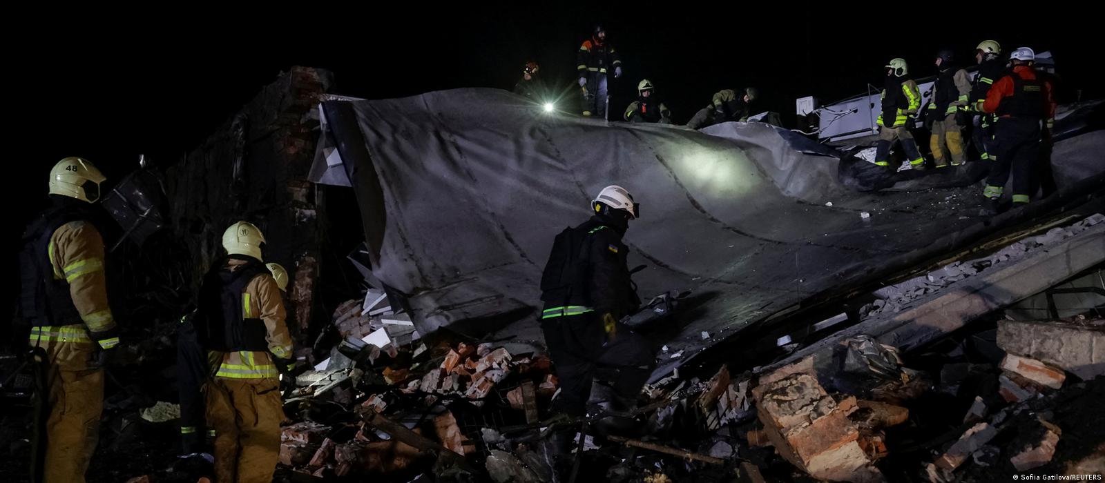 Rusia lanza masivo ataque con 450 drones contra Ucrania – DW – 08/11/2025