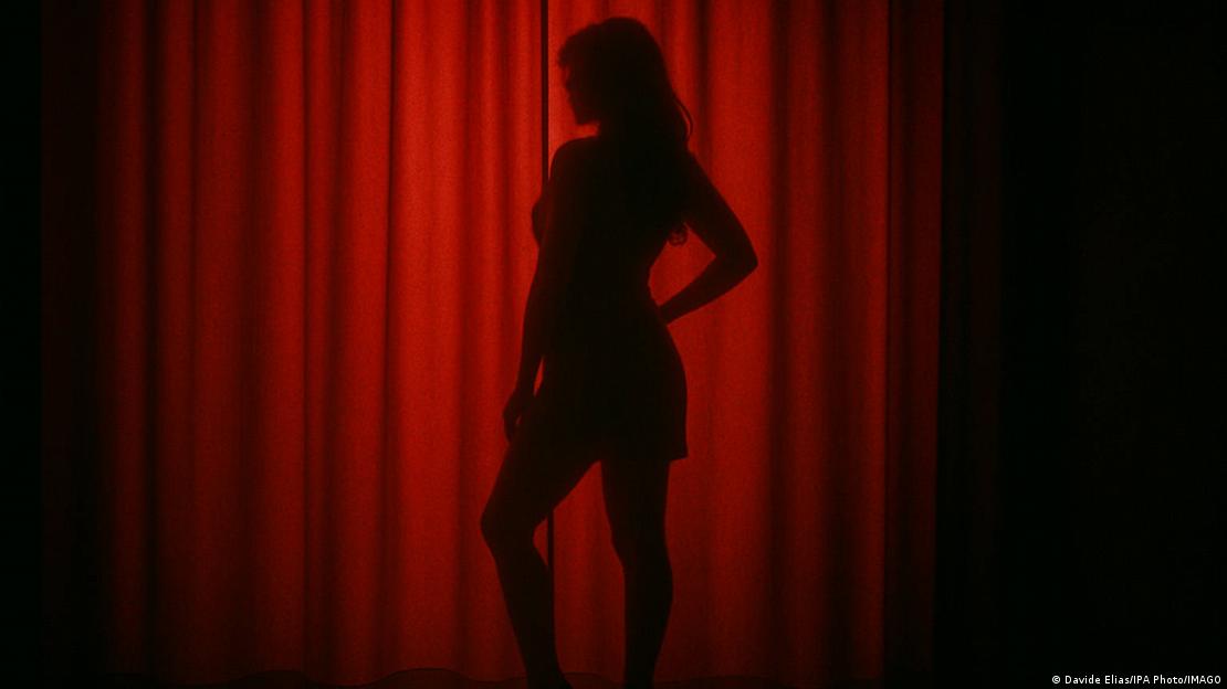 زائیڈل بتاتی ہیں کہ کچھ خواتین ہر گاہک کے جانے کے بعد نہاتی ہیں تاکہ گندگی کا احساس کم ہو اور بعض اوقات تو دن میں 20، 20 مرتبہ۔