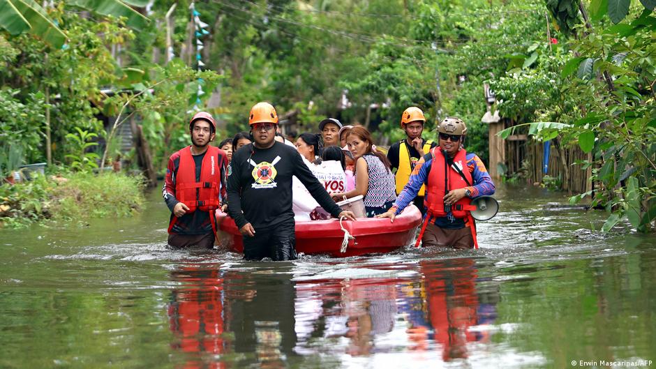 Philippines: Thousands evacuate as new super typhoon nears DW 11/09/2025
