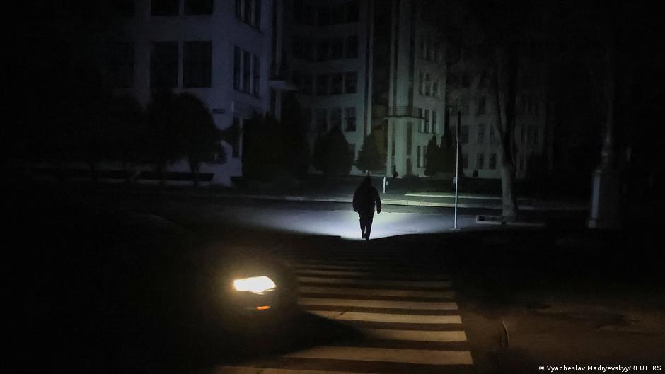 Ukraine hits Russian energy leaving thousands without power  DW  11/09/2025