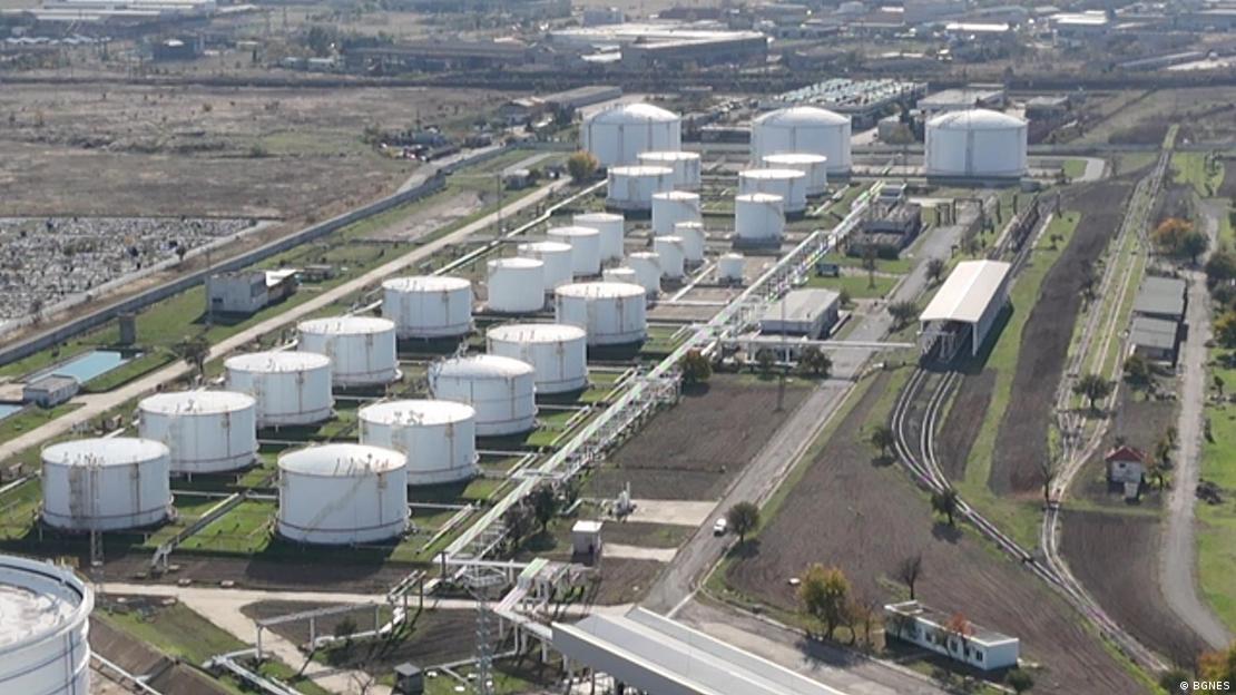 Рафинерията в Бургас