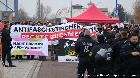 Ακροδεξιά έκθεση βιβλίου στην αν. Γερμανία διχάζει