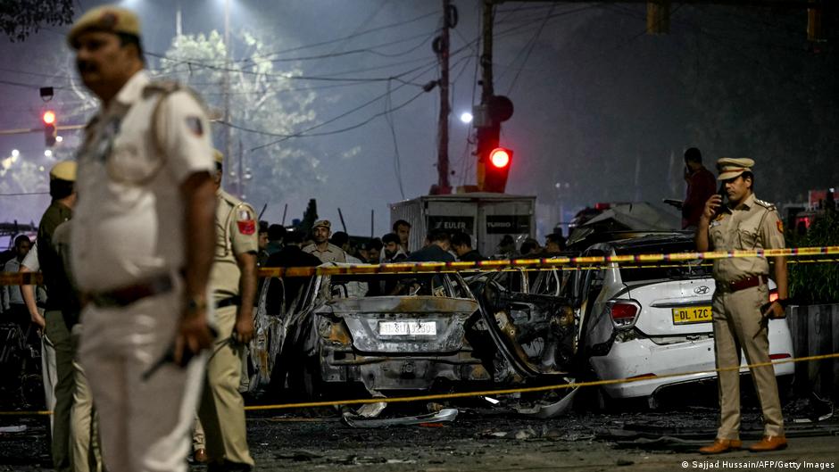India probes Delhi car blast under anti-terror law  DW  11/11/2025