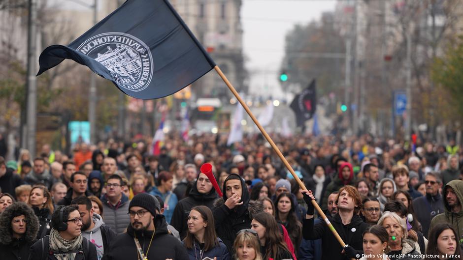 Serbs protest Kushner-backed Belgrade project at army site DW 11/11/2025
