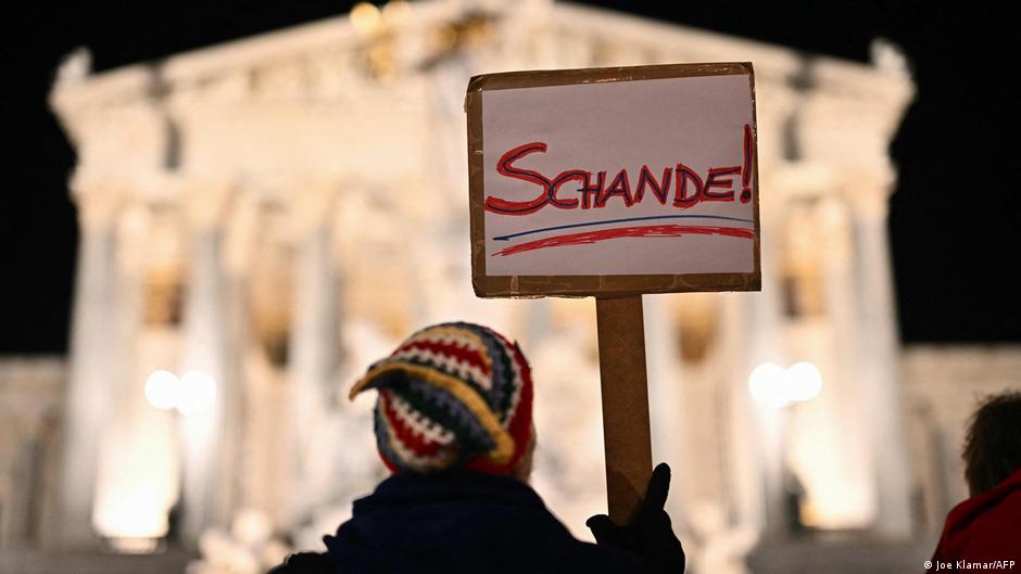 Dozens protest Austrian parliament event honoring antisemite DW 11/12/2025