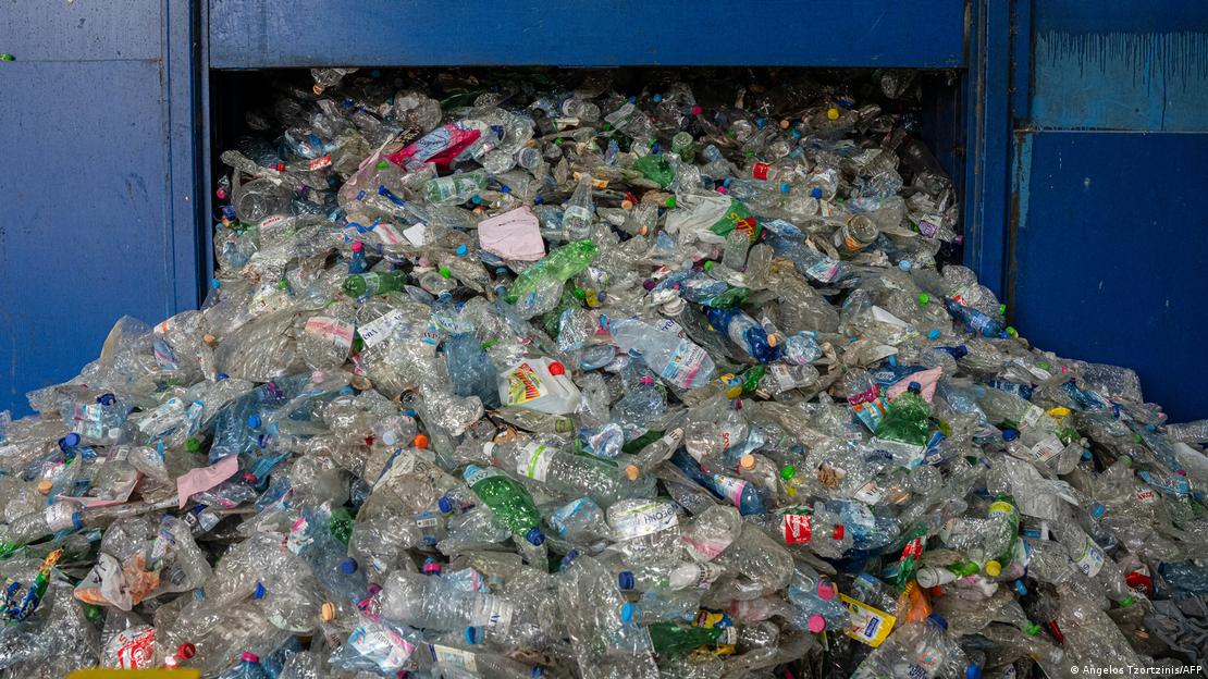 Atık plastik şişeler