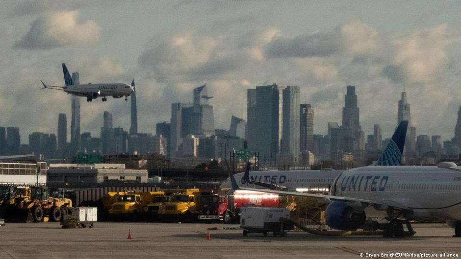 EE.UU. anuncia normalización de operaciones aéreas a partir del lunes