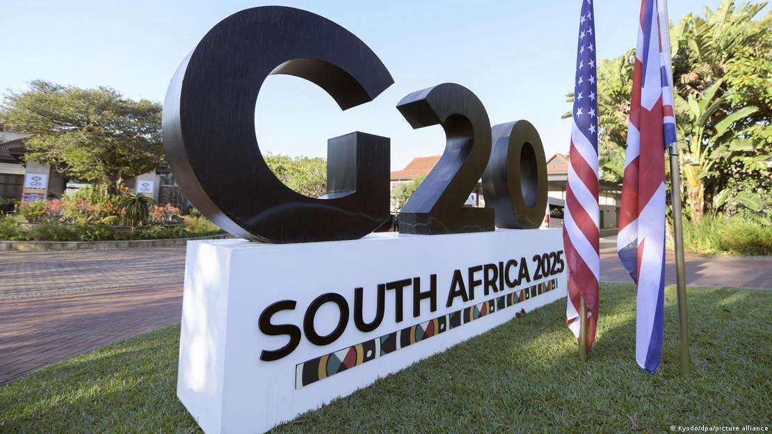 Logotipo do G20 na reunião de ministros das finanças e governadores de bancos centrais realizada na  Cidade do Cabo, na África do Sul.
