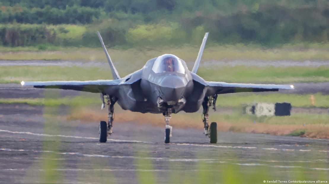 F-35B Kampfjet auf US-Marinestützpunkt in Puerto Rico, Roosevelt Roads 2025 F-35B Kampfjet auf US-Marinestützpunkt in Puerto Rico, Roosevelt Roads 2025