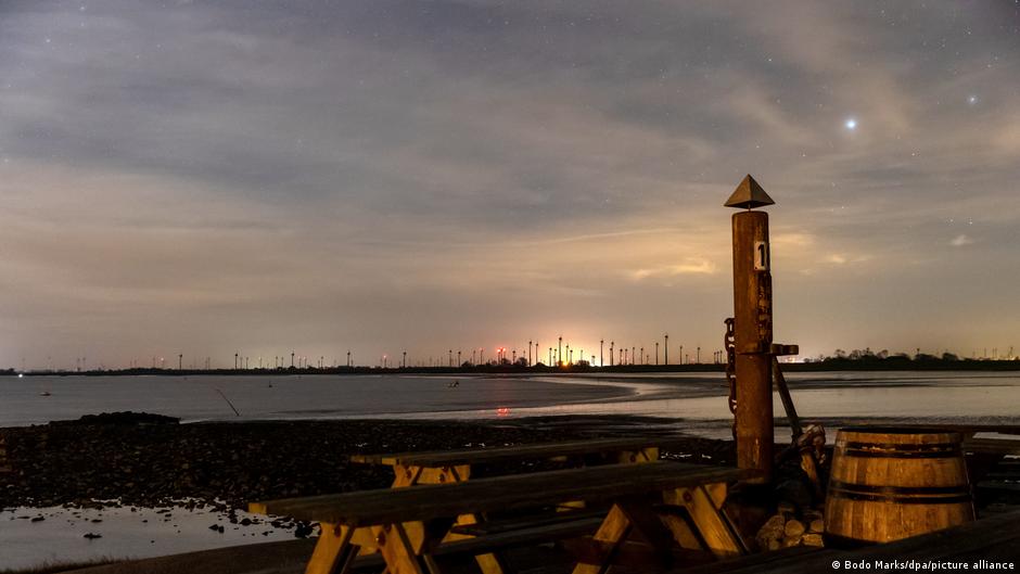 "Півострів" Крістіне Бількау: мати мужність оплакати втрату – DW – 24.11.2025