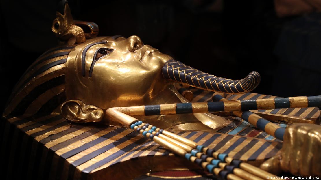 Tutankhamun'un altın büstü tabutuydu
