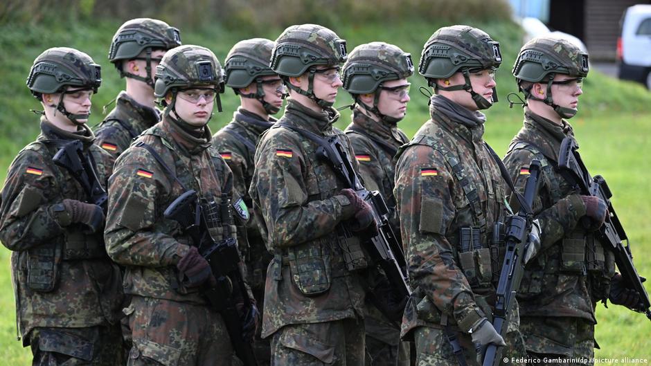 German coalition government agrees new military service plan DW 11/13/2025