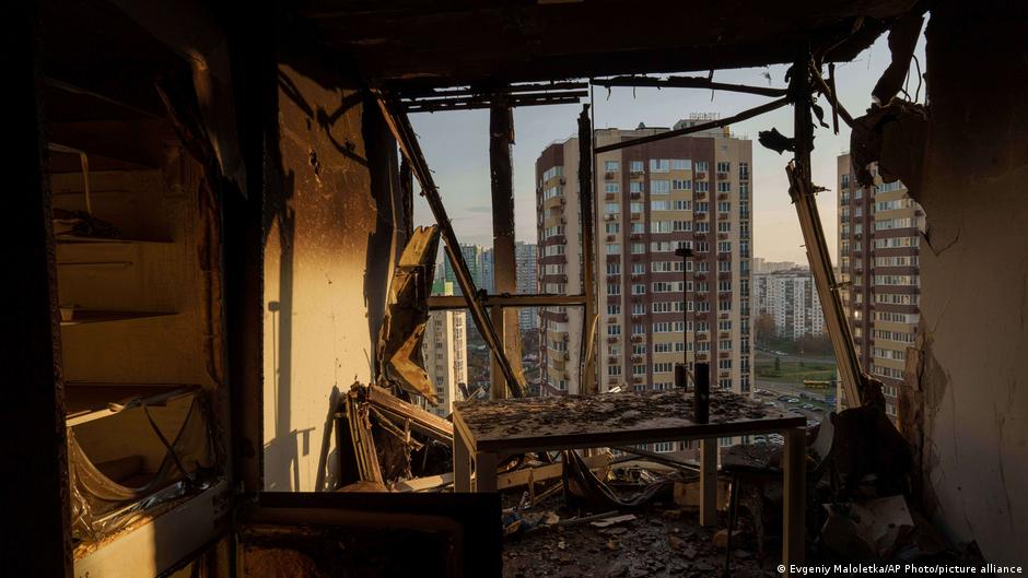 Russian Airstrikes on Kyiv Kill Six; Ukrainian Drone Attack Halts Novorossiysk Oil Exports