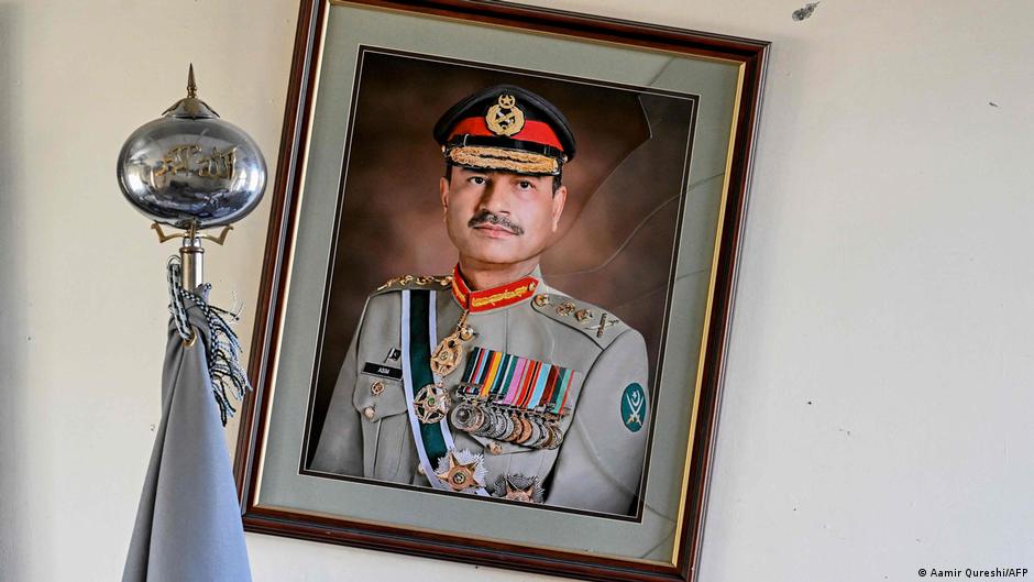 Pakistan: New constitutional amendment's impact on democracy – DW – 11