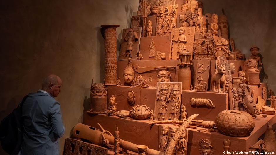 How is Nigeria's new arts museum tied to the Benin Bronzes? DW 11/14/2025