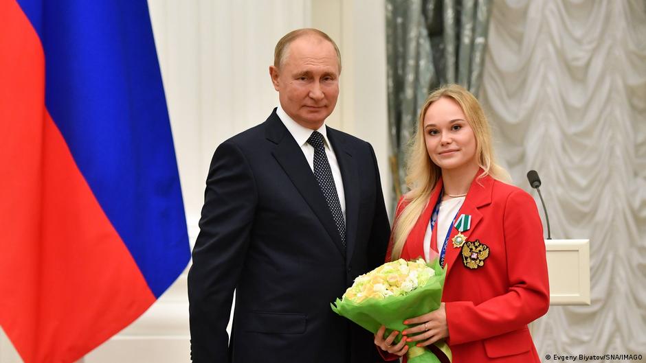 'Champion of terror' Russian gymnast signs for German club DW 11/14/2025