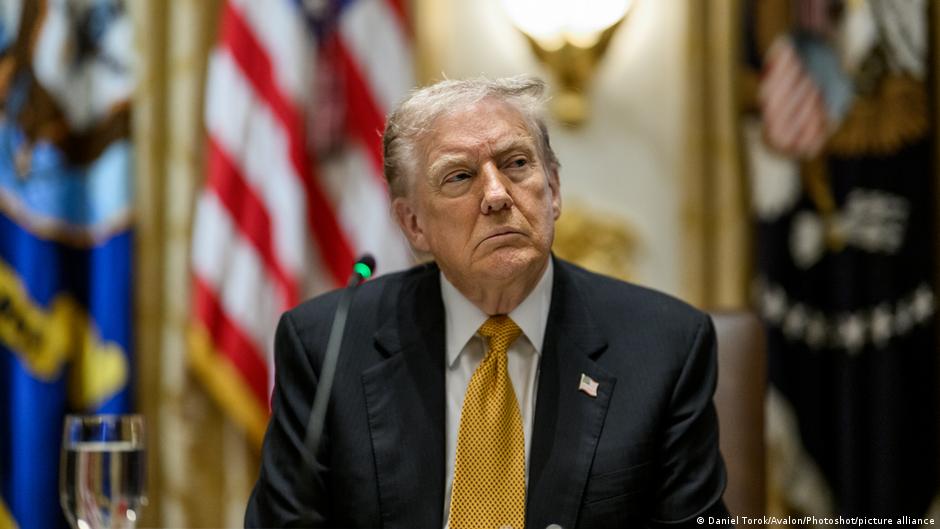 ትራምፕ በቢቢሲ ላይ እስከ 5 ቢሊየን ዶላር የሚያስቀጣ ክስ ሊመሰርቱ ነው ትራምፕ በቢቢሲ ላይ እስከ 5 ቢሊየን ዶላር የሚያስቀጣ ክስ ሊመሰርቱ ነው