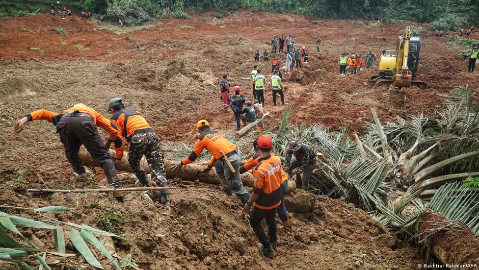 Indonesia's landslide: Death toll rises to 11 DW 11/15/2025
