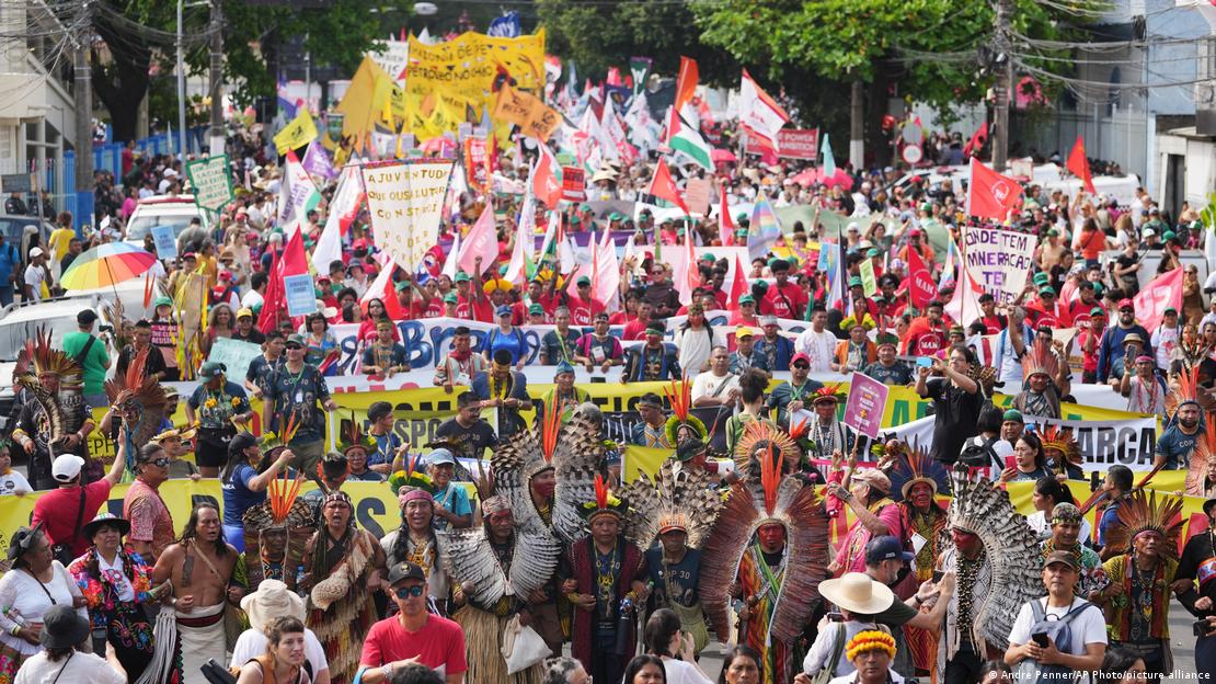 Marcha pelo fim dos combustíveis fósseis em Belém Marcha pelo fim dos combustíveis fósseis em Belém