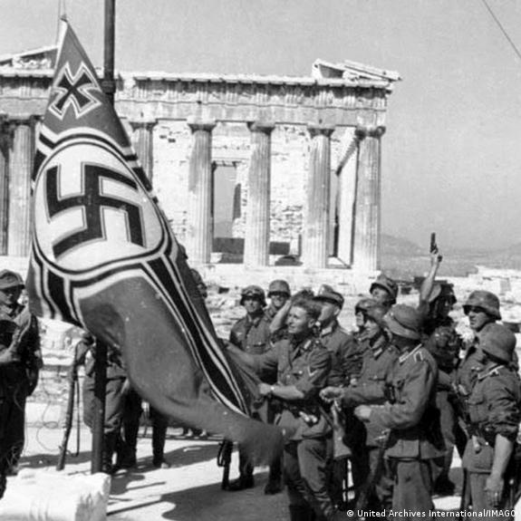 Η έπαρση της σημαίας με τη σβάστικα στην Ακρόπολη τον Απρίλιο του 1941