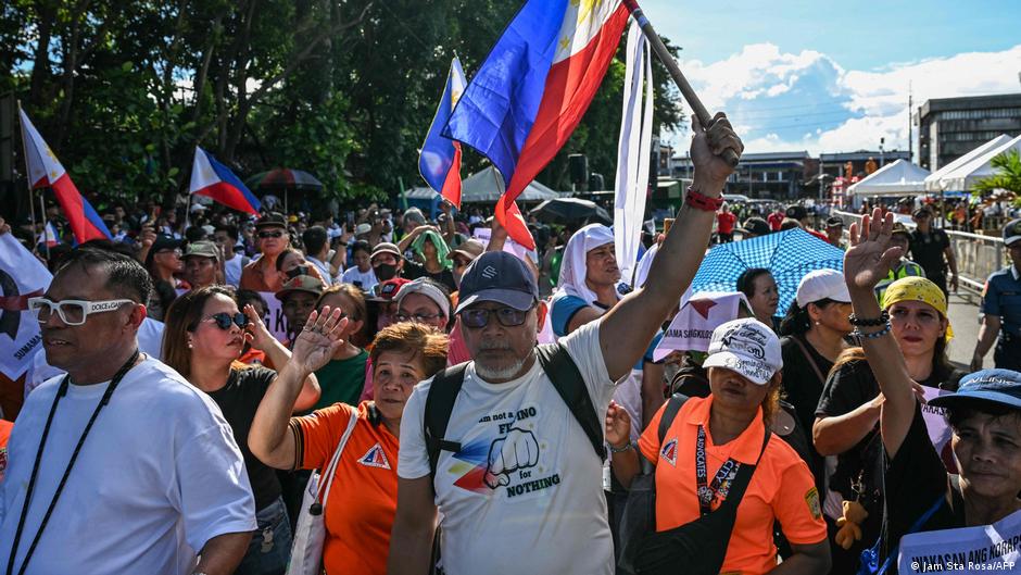 Philippines: Mass protest in Manila over corruption scandal DW 11/16/2025