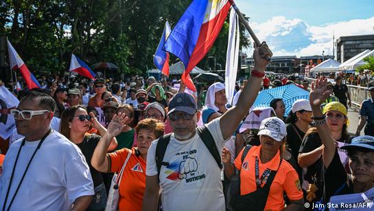 Philippines: Mass protest in Manila over corruption scandal