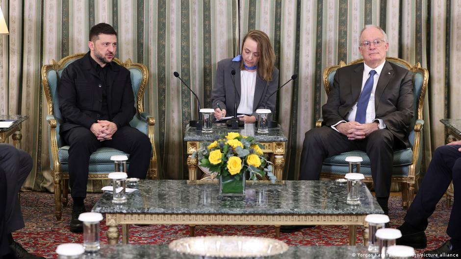 Zelenski llega a Gracia para cerrar acuerdo gasístico – DW – 16/11/2025