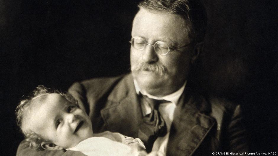 Teodor Ruzvelt sa unukom 1916.