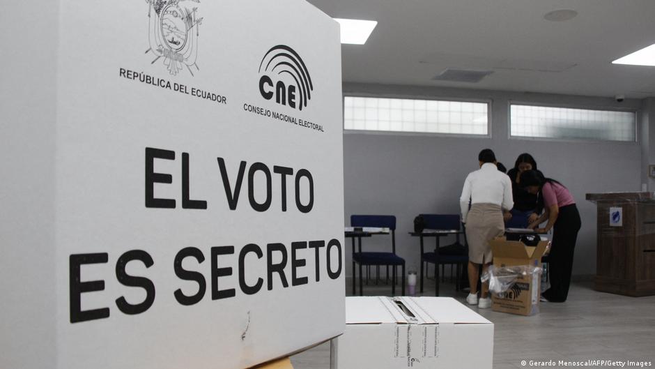 Noboa recibe golpe electoral en referéndum de Ecuador