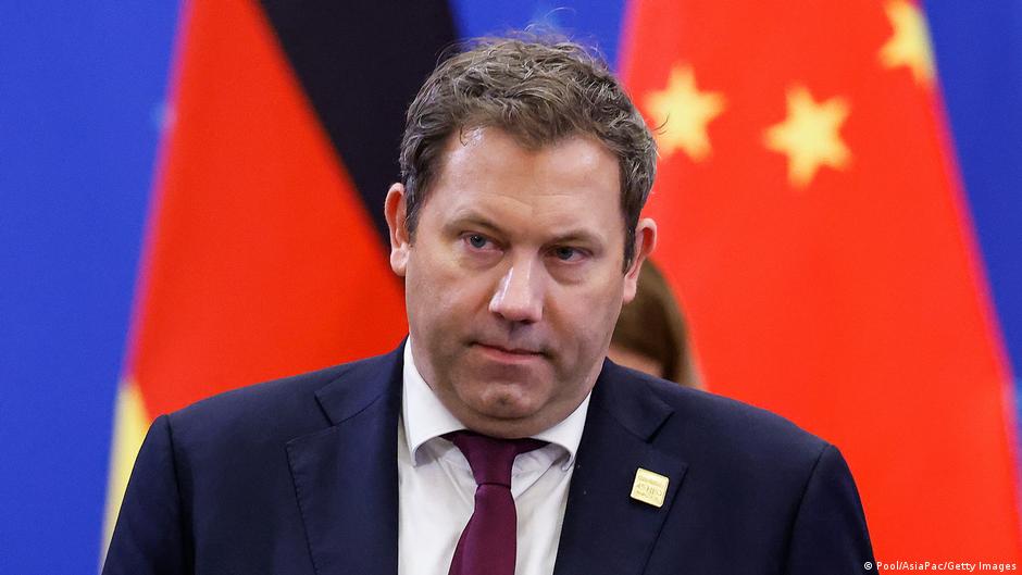 德国财长11月刚刚访问过中国。这是他访华时的图片。