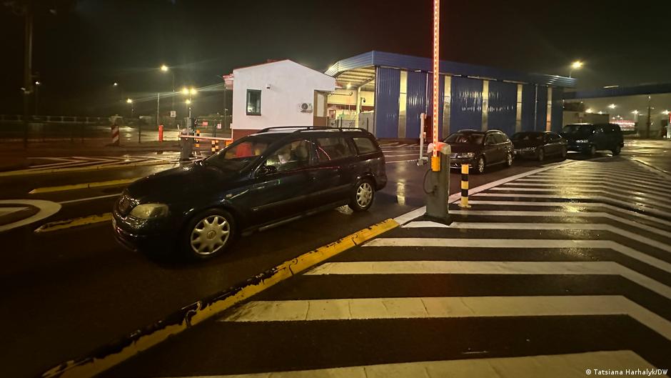 Automobili na graničnom prelazu Bobrovniki između Belorusije i Poljske