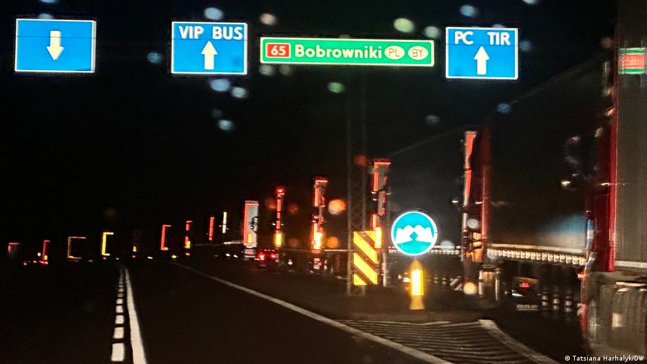 Kamioni su tokom noći čekali u koloni na graničnom prelazu Bobrovniki