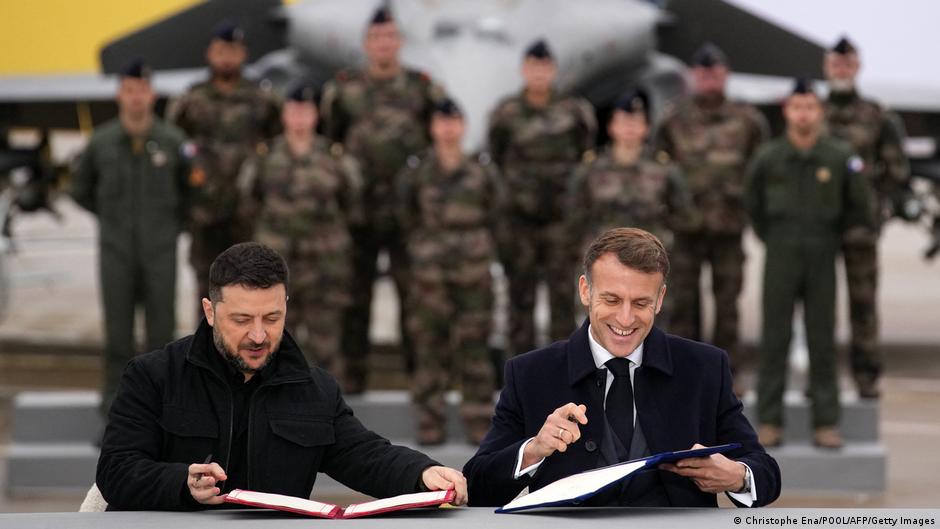 Ukraine updates: Zelenskyy, Macron talk air defense in Paris DW 11/17/2025