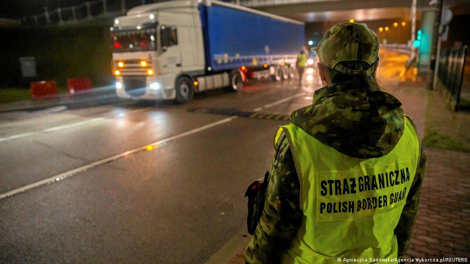 Polen-ffnet-zwei-Grenz-berg-nge-nach-Belarus