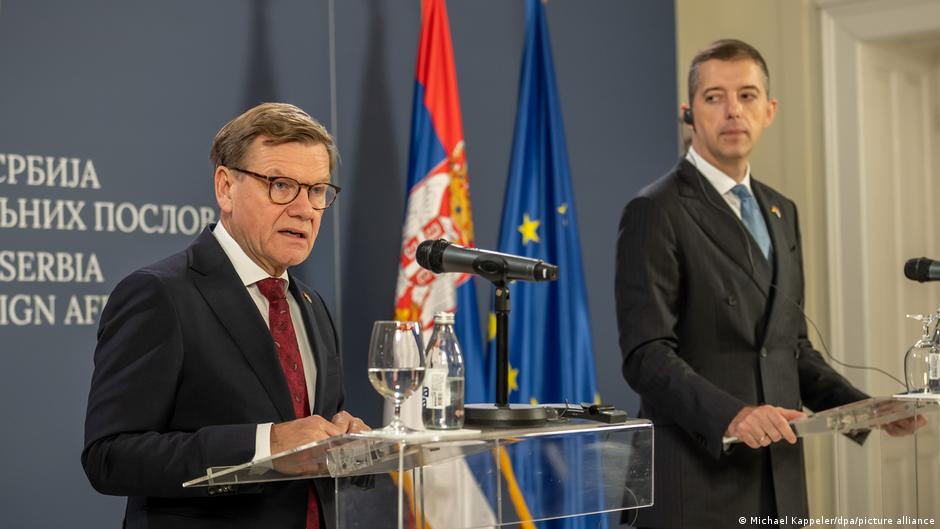 Ministri spoljnih poslova Nemačke Johan Vadeful (levo) i Srbije Marko Đurić na konferenciji za novinare u Beogradu 18. novembra